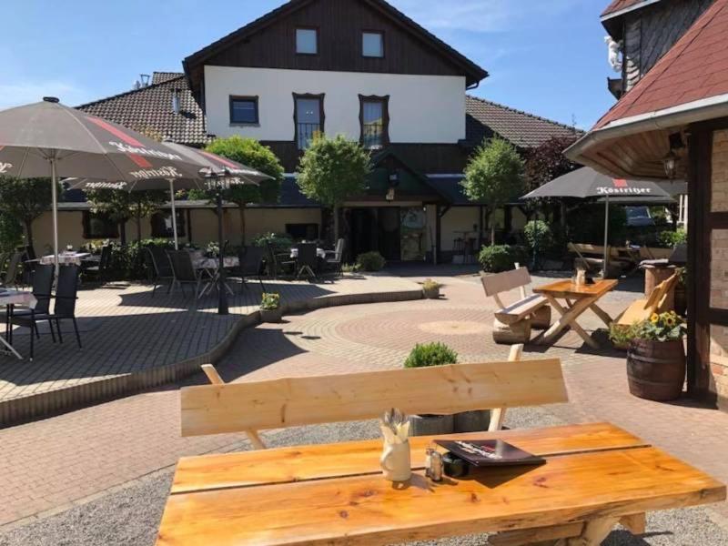 Toschis Station-Motel-Wirtshaus-An Der Autobahn-Bowling Zella-Mehlis Dış mekan fotoğraf
